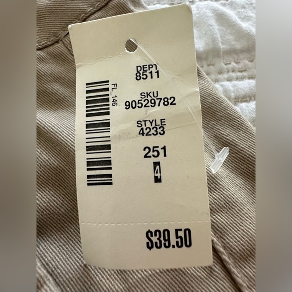 Aeropostale Women’s Bermuda Shorts Size 4 - Picture 9 of 12